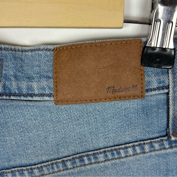 Madewell The Perfect Vintage Straight Jean in Danby Wash Knee Rip Edition - Picture 6 of 10